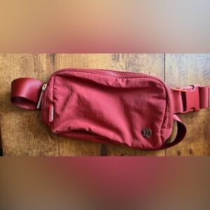 EUC Lulumeon everywhere belt bag, 1L, extended strap